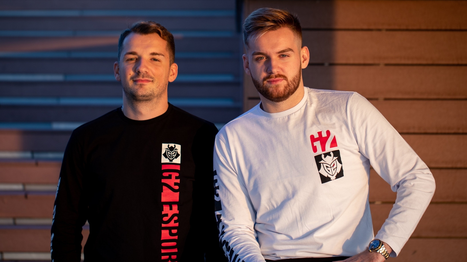 JD Gaming 和 Oh My God 在五场比赛中奋战并赢得了比赛，以 2-0 的战绩晋级淘汰赛阶段。